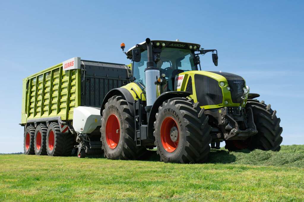 The Top 10 Biggest Tractors in the World! 10 Claas Axion 900
