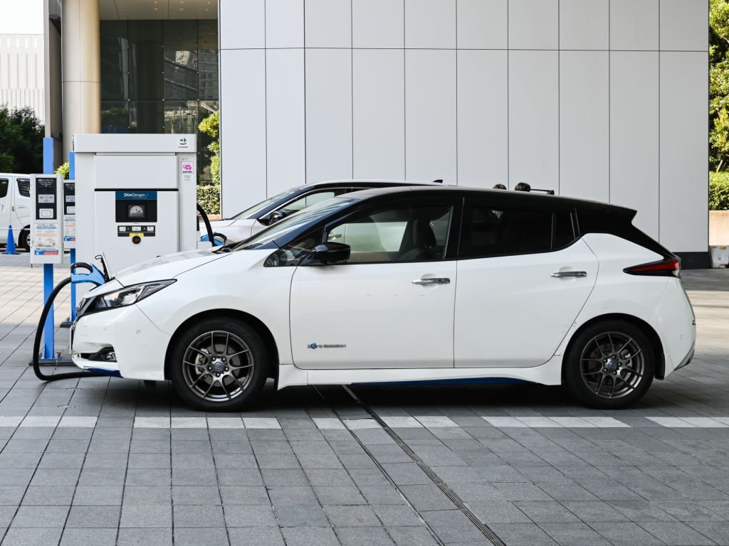 The Top 10 Electric Car Companies in the World! 4 Nissan
